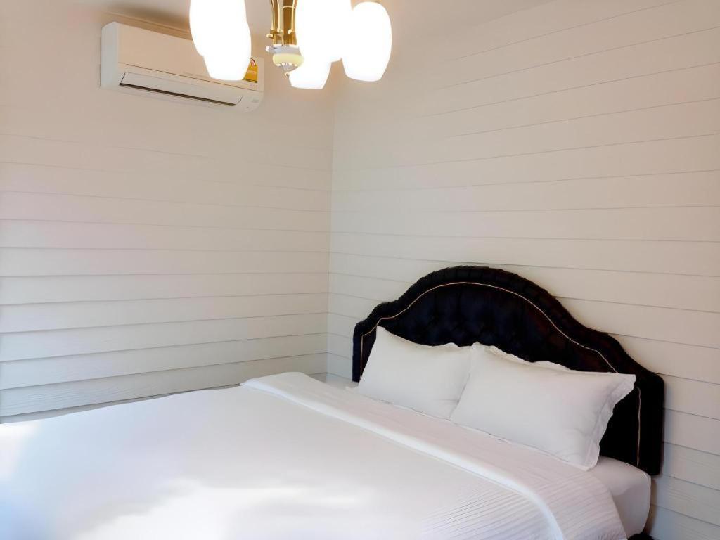 Hotel Ban Thungdang Housetel Bangkok